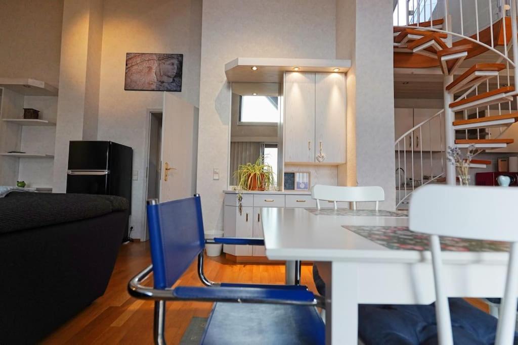 Grosse, Helle Wohnung Fuer Bis Zu 6 Personen Weinheim Luaran gambar