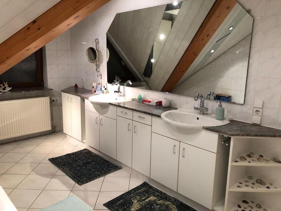 Grosse, Helle Wohnung Fuer Bis Zu 6 Personen Weinheim Luaran gambar